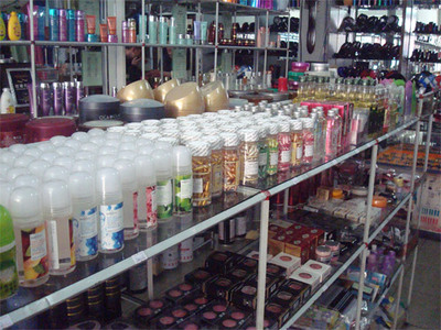 樺甸融達(dá)美容美發(fā)用品批發(fā)城 一站式化妝品采購(gòu)新選擇